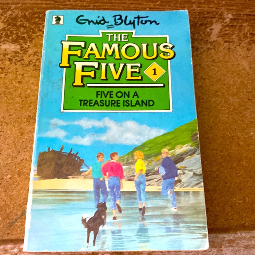 FAMOUS FIVE-Five on a Treasure Island-book 1 in a series of 21!